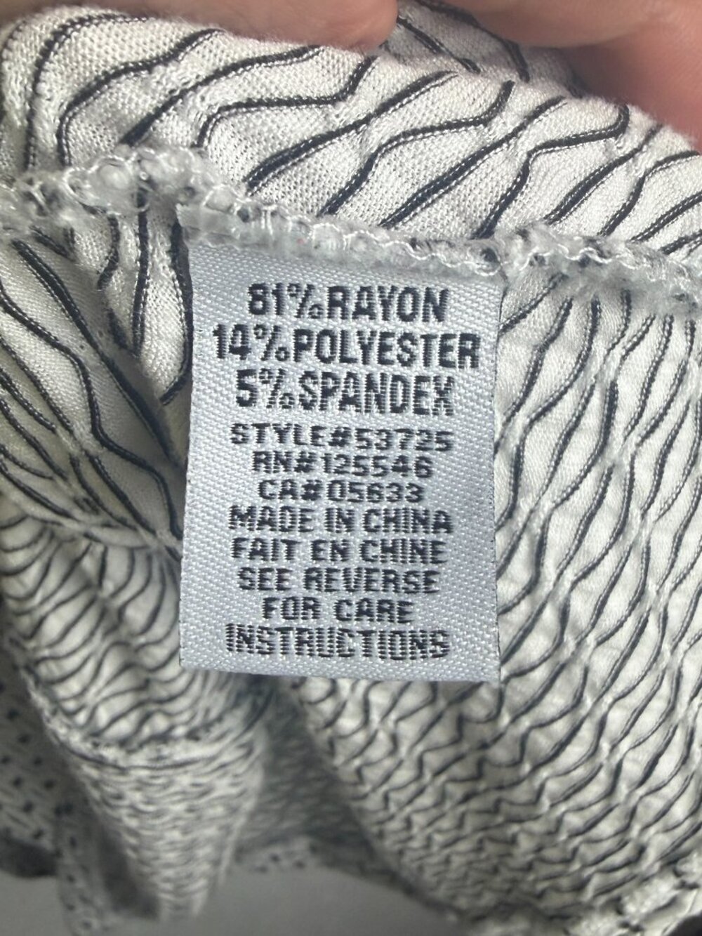 Habitat Size S Blouse Top Geometric Textured V Neck White Black Stretch Casual - Picture 5 of 6